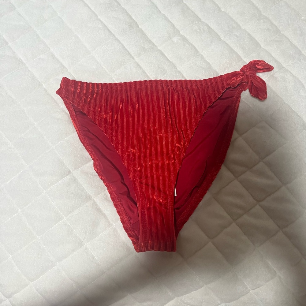 Dippin daisys’ red swimsuit top size s and bottoms size xs